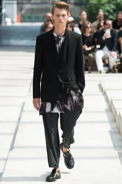 Look 18